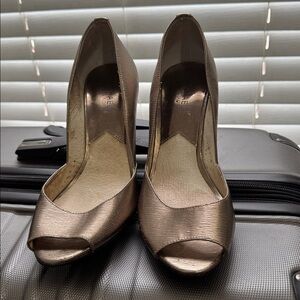 Michael Kors Gold Heels Elegant Design